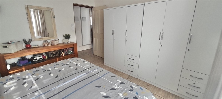 2 Bedroom Property for Sale in Paradise Beach Eastern Cape